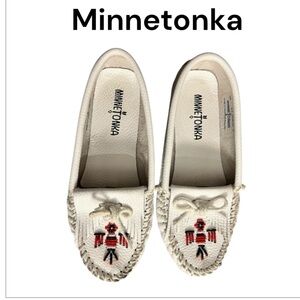 Minnetonka Thunderbird Moccasins White Leather Beaded Loafers Women 6.5